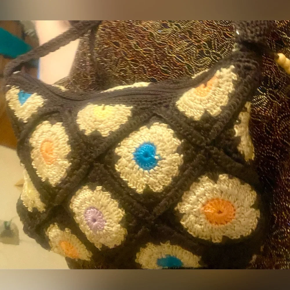SENT AS FREE GIFT!  SAK Crocheted Floral Purse with Top Zipper, Long Strap - Picture 3 of 9